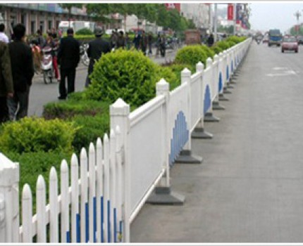 公路兩邊護(hù)欄 公路兩邊護(hù)欄